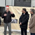 Bei der Eröffnung: (v.l.) Chrisotph Schlott, Neuer Königsteiner Kreis, Christian Heinz (Hess. Justizminister), Steffen Bonk (Bürgermeister Steinbach)